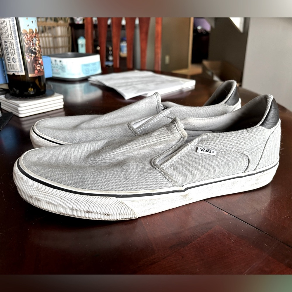 Men’s gray vans